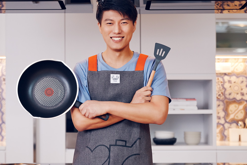 Love, Afare Kitchen Apron in vibrant grey – durable, stylish, and functional apron with side pockets for home cooks and bakers.