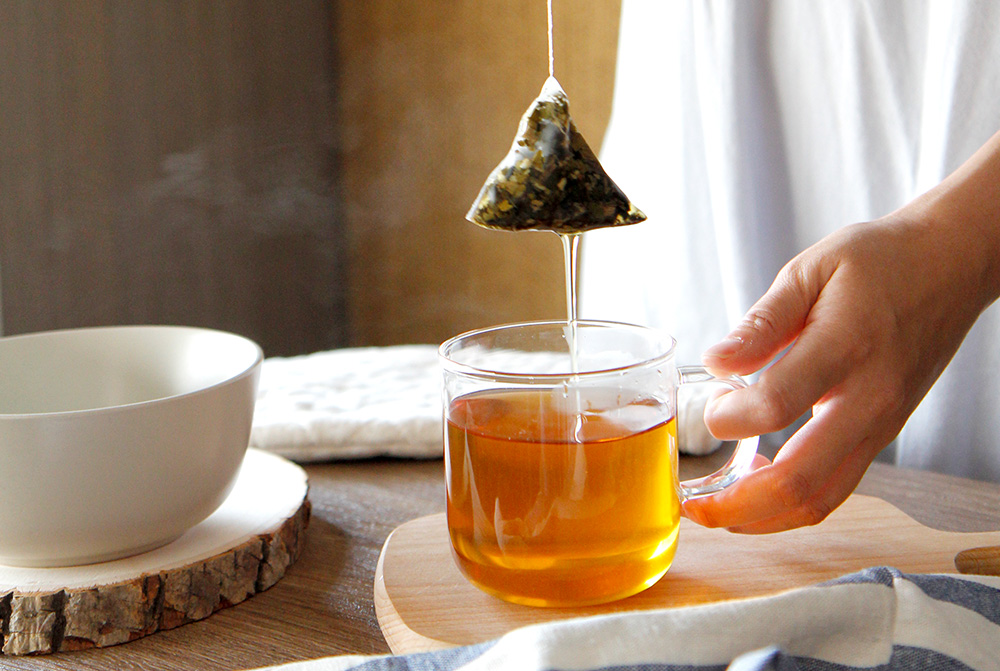 Xiao Ye Gan Tea – Exclusive tea blend crafted for pairing with Bak Kut Teh, featuring a secret mix of 7 unique tea leaves and herbs, including Tie Loh Han, ginseng root, and liquorice leaf.